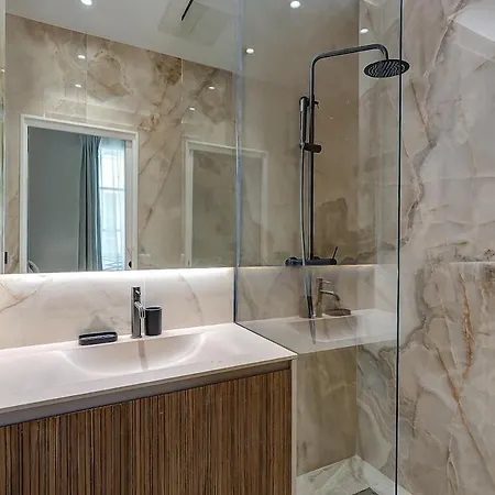 3-bedroom Luxurious Family Flat - Vendome- With Ac