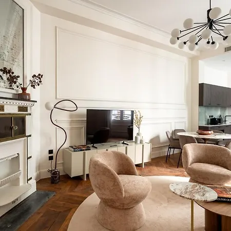 3-bedroom Luxurious Family Flat - Vendome- With Ac Apartman *
