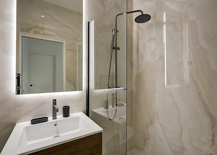 3-bedroom Luxurious Family Flat - Vendome- With Ac *
