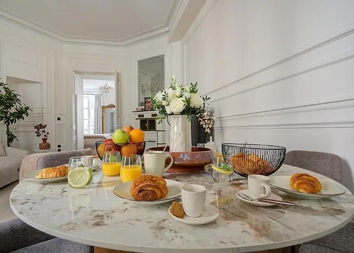 3-bedroom Luxurious Family Flat - Vendome- With Ac *