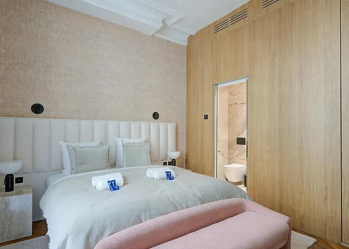 아파트 3-bedroom Luxurious Family Flat - Vendome- With Ac *