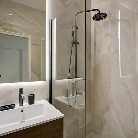 3-bedroom Luxurious Family Flat - Vendome- With Ac *