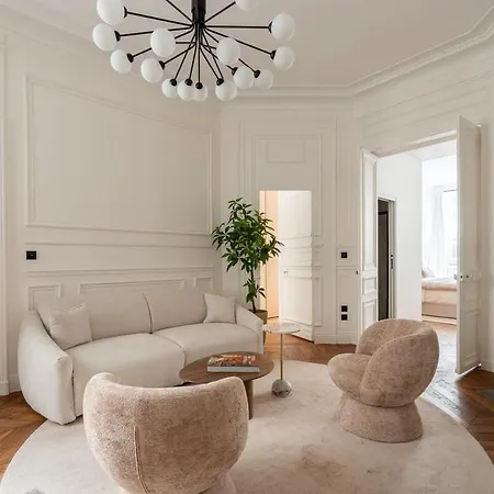 3-bedroom Luxurious Family Flat - Vendome- With Ac Apartmán